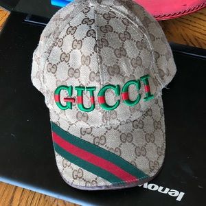 🚨 Gucci hat🚨 make your OFFER🙏🏽